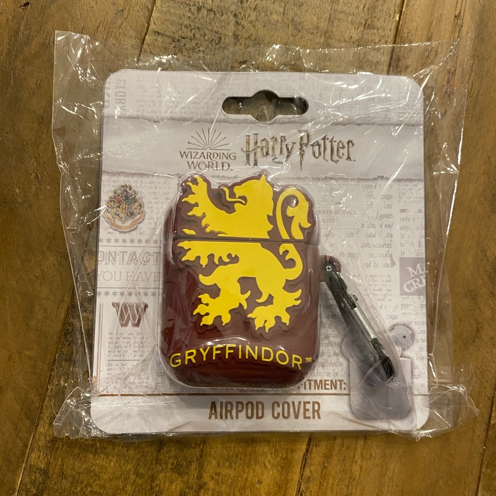 Bioworld Harry Potter Gryffindor Airpod cover